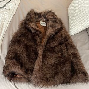BB Dakota faux fur vest size L